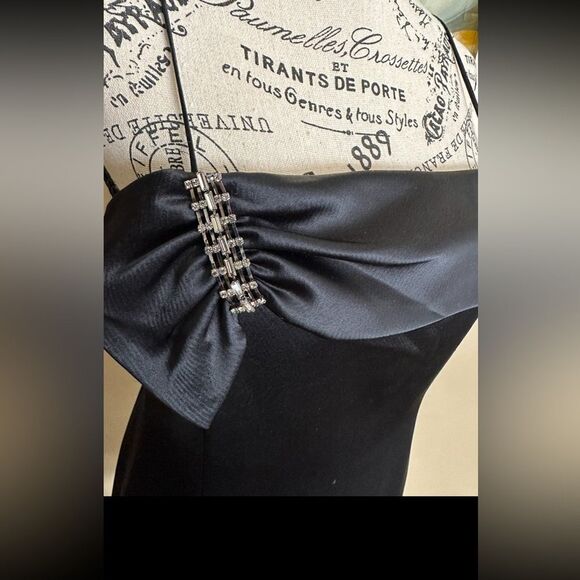 Anne Klein Little Black Dress with spaghetti straps . Feels like silk .Size 4. - Picture 5 of 10